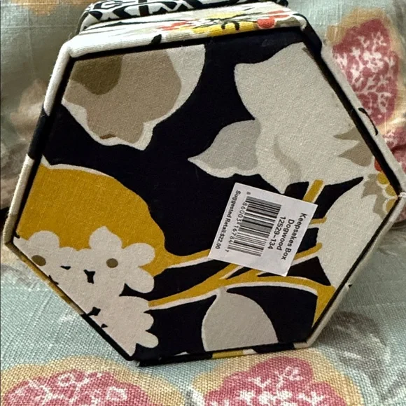 Vera Bradley Floral Hexagonal Fabric Box NWT - Picture 4 of 5